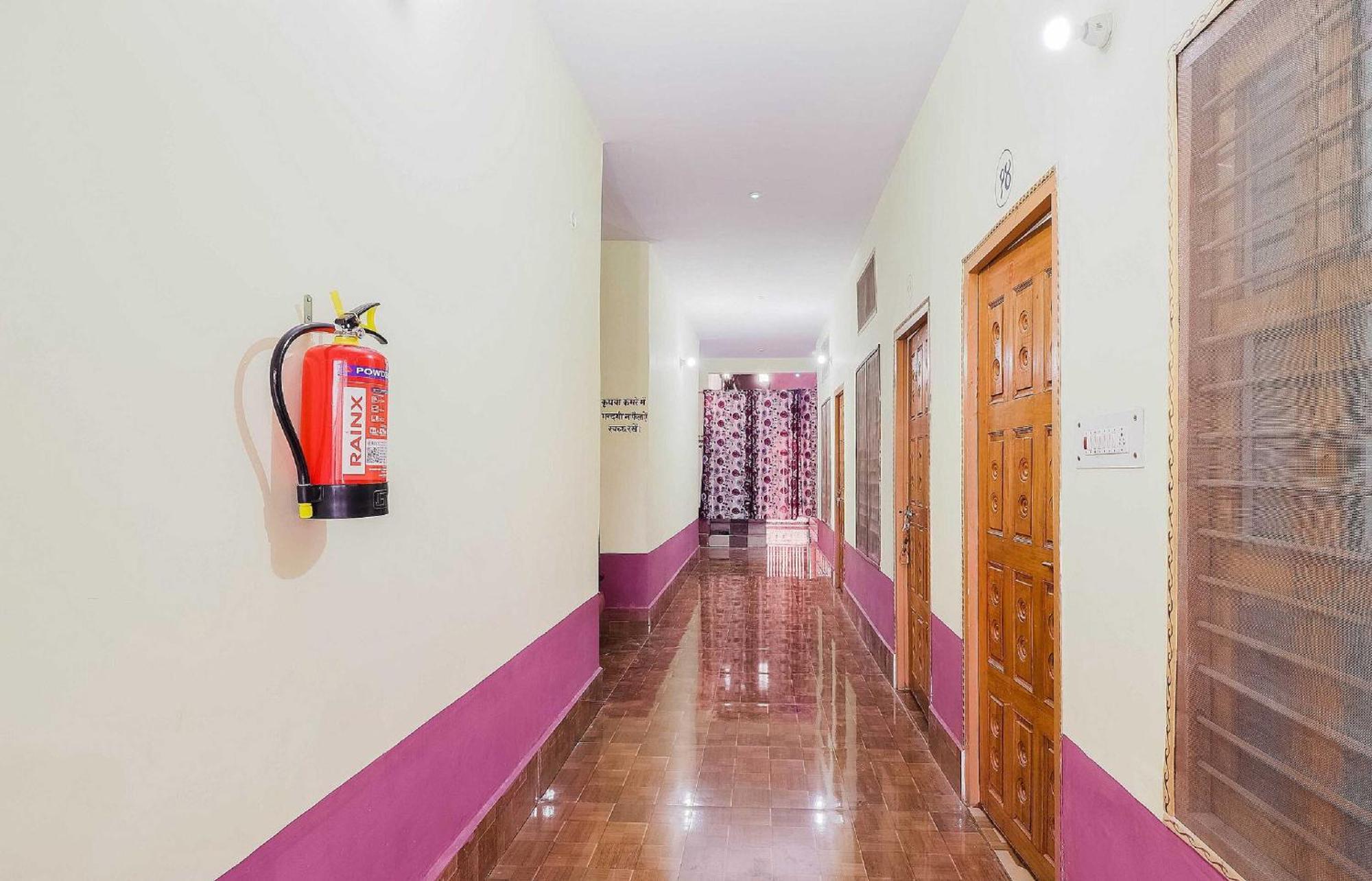 Hotel O Jyotish House Ayodhya Экстерьер фото
